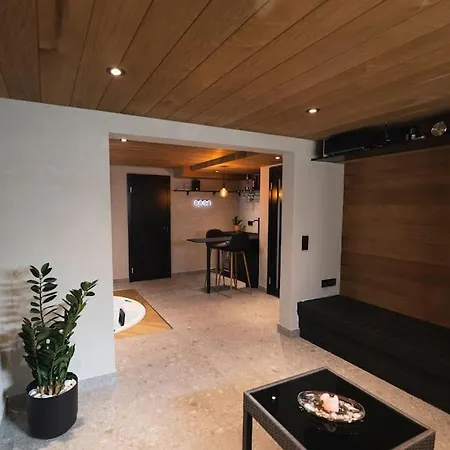 Apartmán Etelaeisen Keskustan Luksusta Tarjoava Helmi Omalla Spa-osastolla
